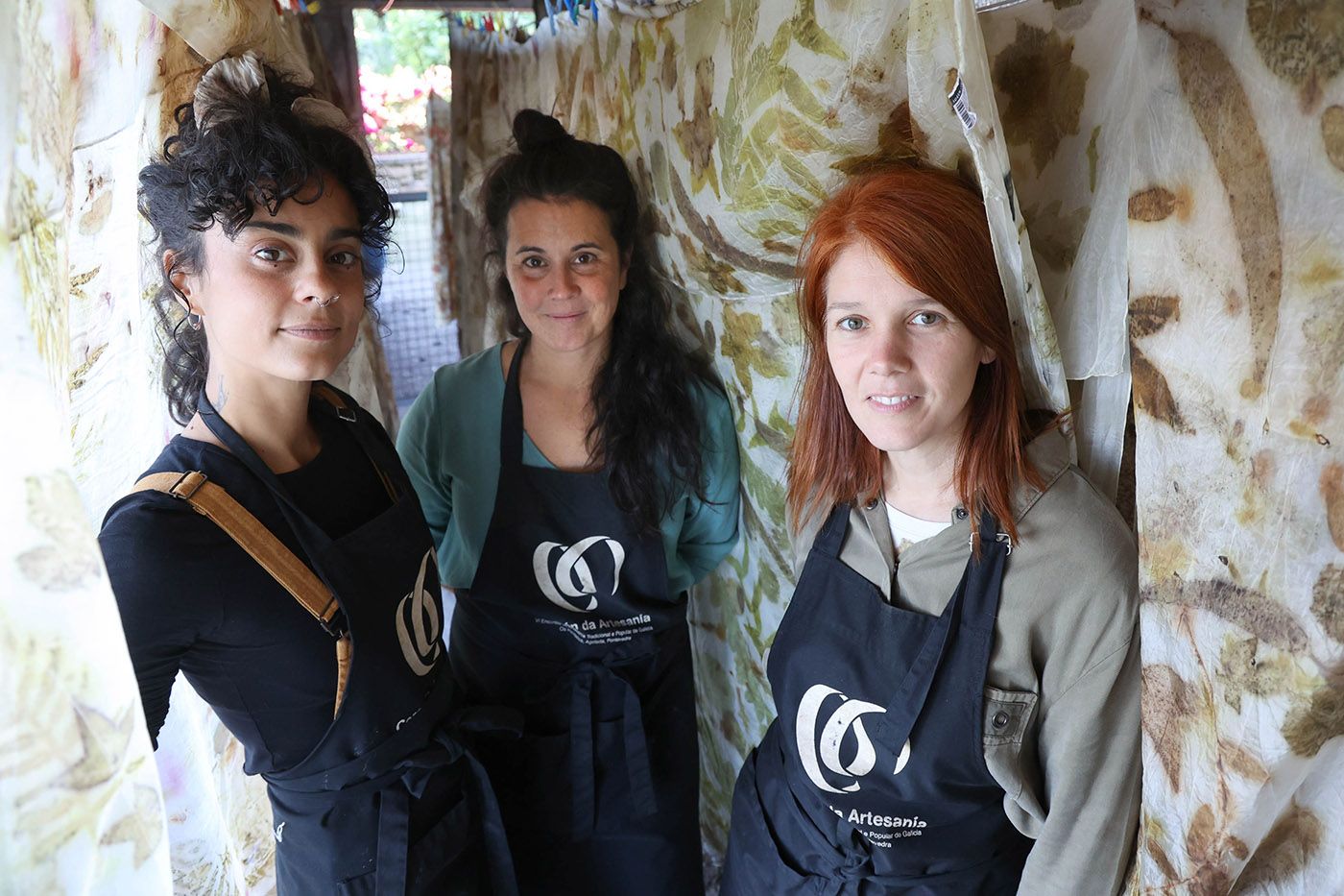 Antía Vargas, Uxía y Nuria Benlloch, artesanas de ‘Las flores de Greta’