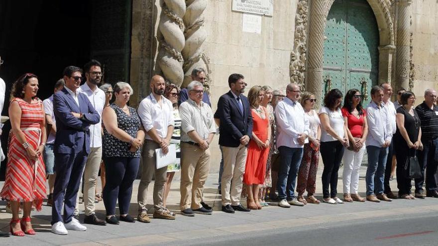 Imagen del minuto de silencio, hoy en Alicante.