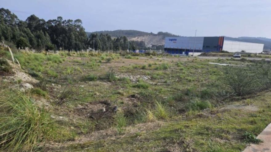 Parcela del polígono de Morás en la que está prevista la construcción de una gasolinera. | // LOC