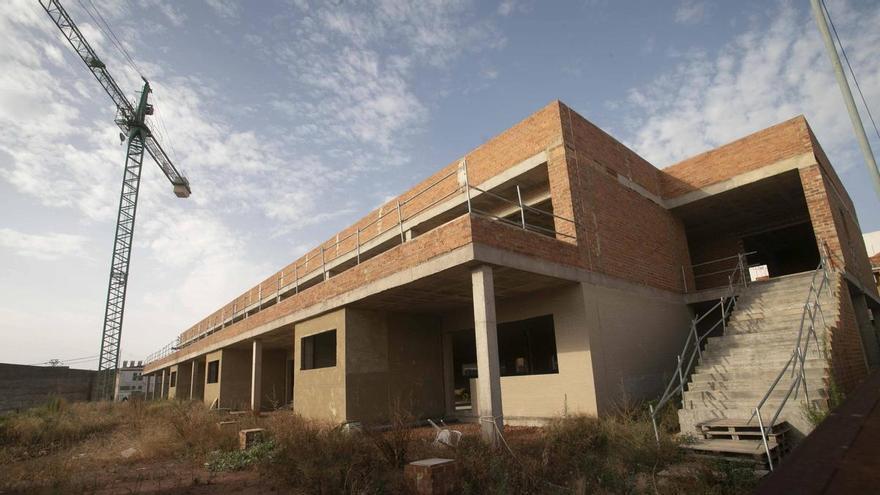 Nuevos contratiempos paralizan otra vez la construcción del colegio de Faura