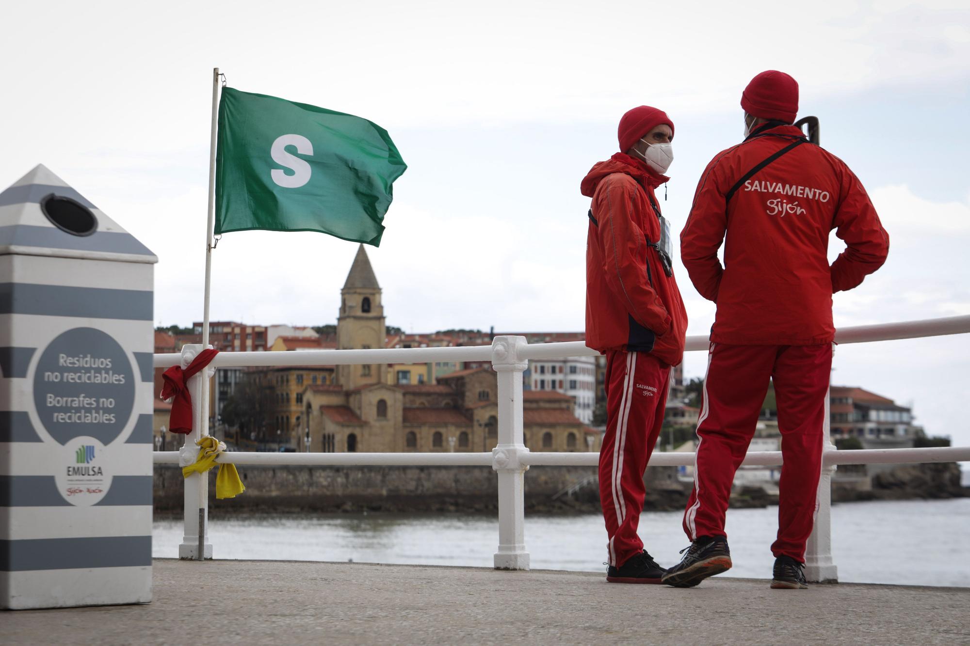 Gijón da inicio a su temporada de baños