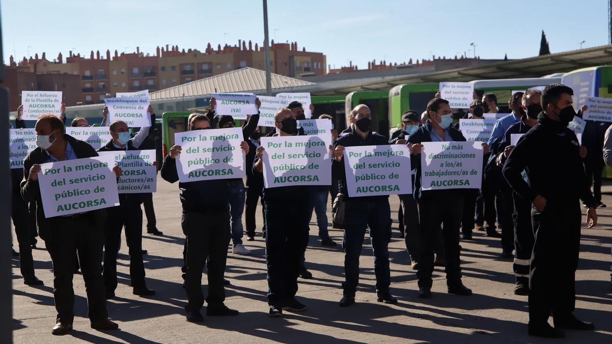 Los trabajadores de Aucorsa inician una huelga con un 100% de seguimiento