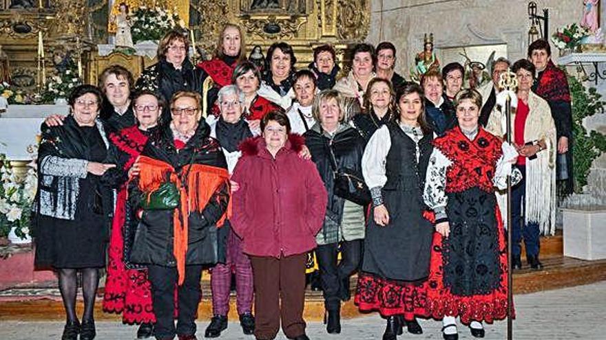 Grupo de águedas de San Miguel de la Ribera en la iglesia parroquial.