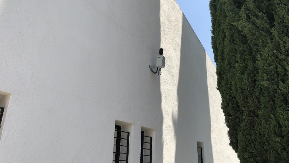 Uno de los sensores, ubicado en el Cementerio Municipal de Parets