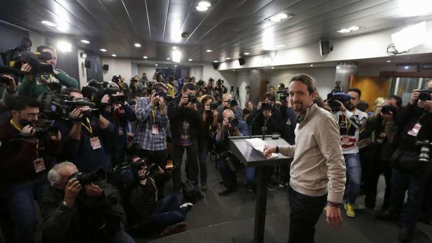 El líder de Podemos, en la sala de prensa de la Moncloa, tras su encuentro con Rajoy. // Efe