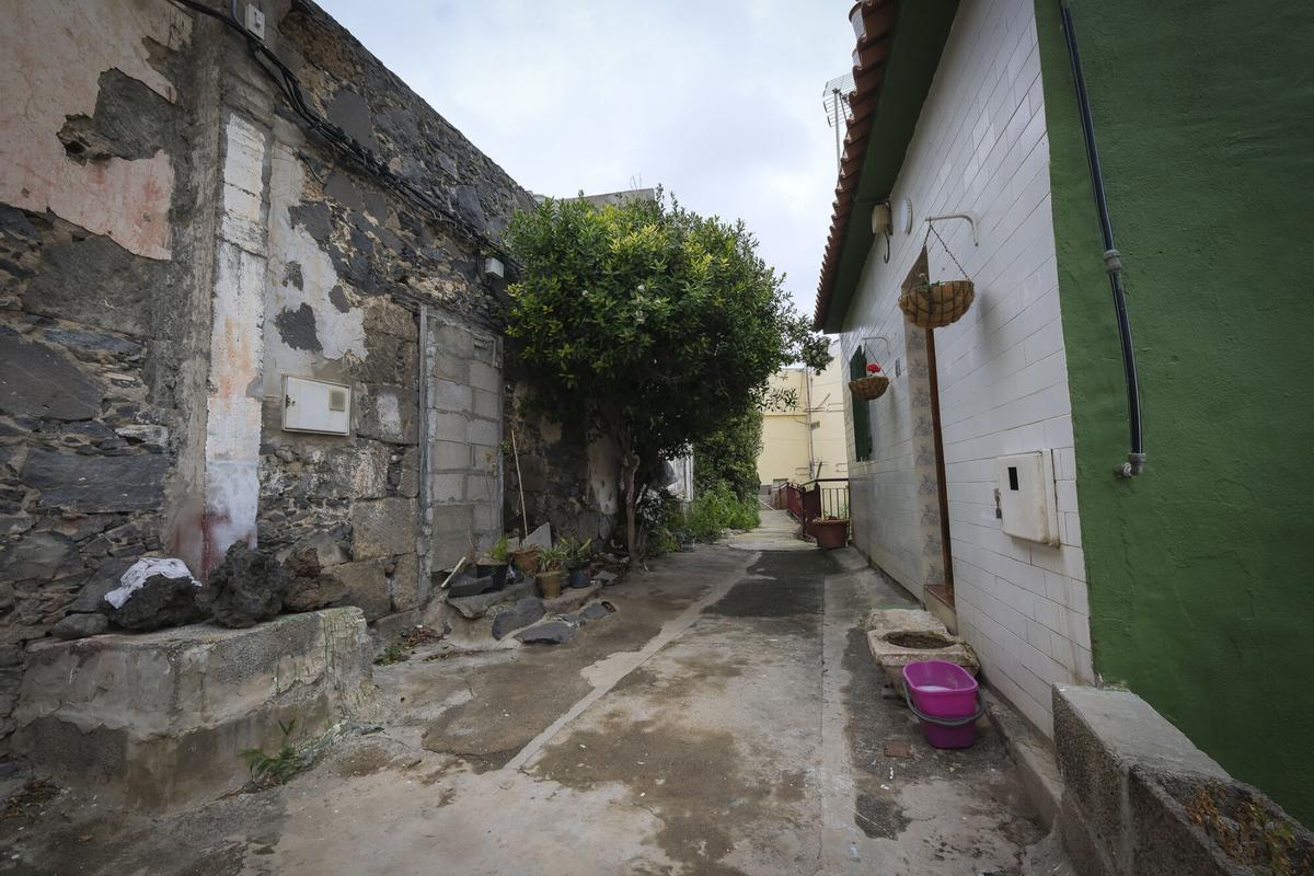 Vecinos de Tenoya reclaman que se resuelvan las deficiencias en alcantarillado y calles del barrio Vecinos de Tenoya reclaman que se resuelvan las deficiencias en alcantarillado y calles del barrio