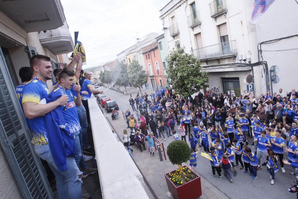 Celebració de l''ascens del Sarrià a la divisió de plata d''handbol