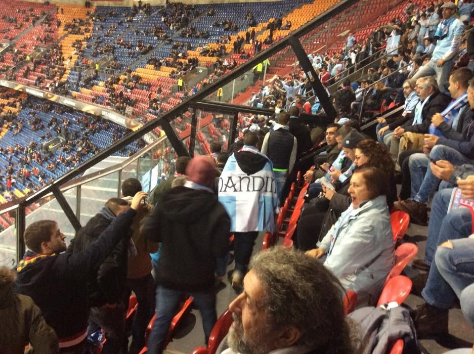 Ambiente celeste en el Amsterdam Arena