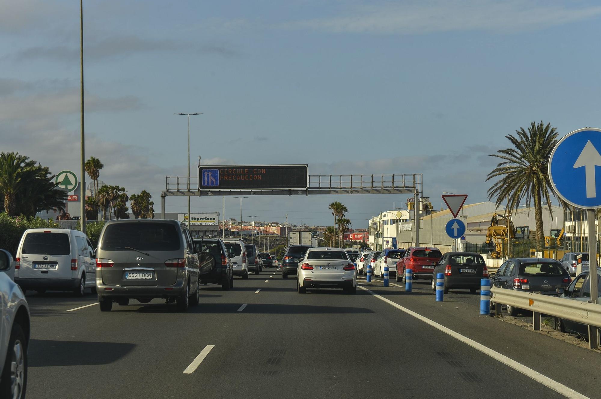 Derrumbe de un muro en la autopista