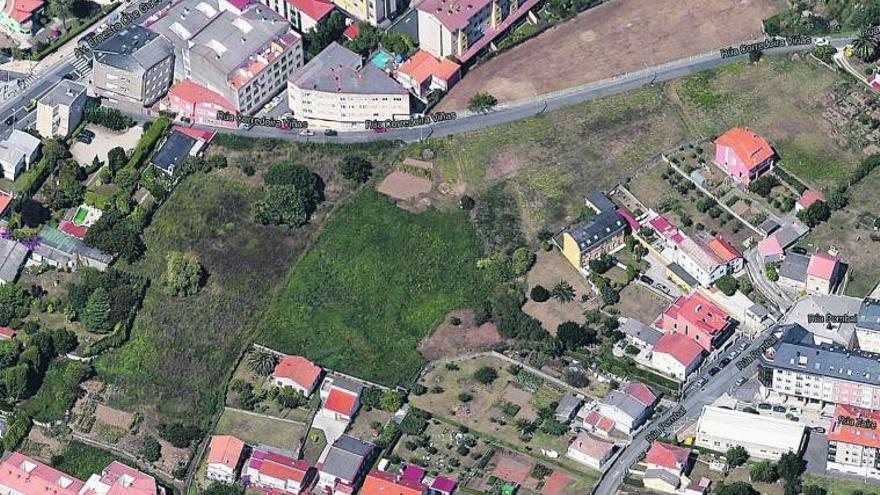 Vista aérea de los prados en Corredoira das Viñas donde se construirá la urbanización POL-16. / la opinión