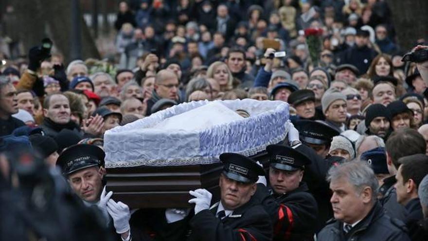 Miles de personas acuden al funeral del opositor ruso asesinado Borís Nemtsov