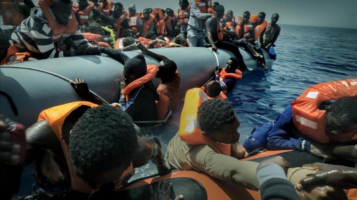 El barco de Proactiva Open Arms, que ayuda a refugiados en aguas de Libia.