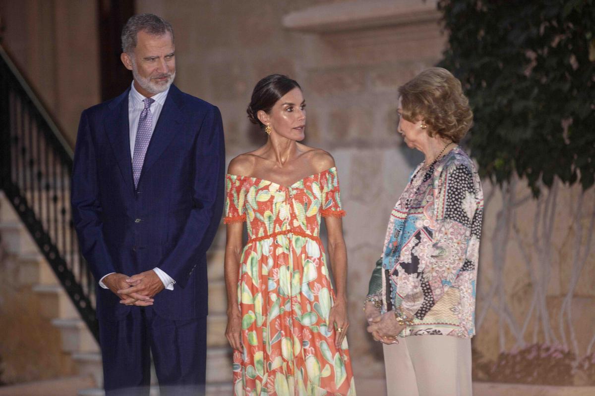 Felipe VI, Letizia y doña Sofía en la recepción a la sociedad mallorquina en 2022 Felipe VI, Letizia y doña Sofía en la recepción a la sociedad mallorquina en 2022