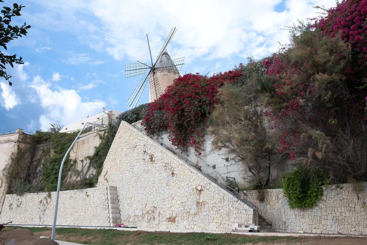 Escarela que conecta la plaza Santo Domingo de la Calzada con el Molí del Nou de Déu de es Jonquet