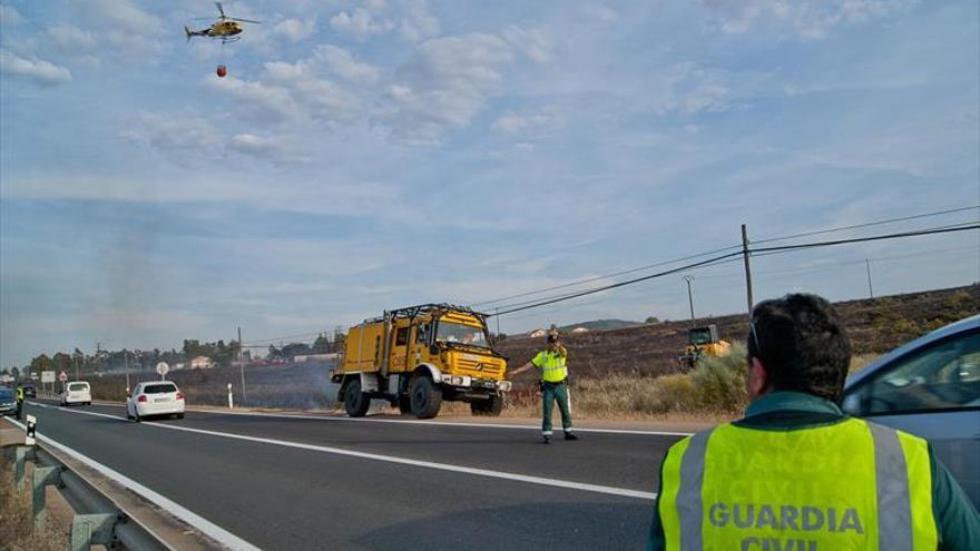 Nuevo incendio junto al recinto ferial, el segundo en una semana