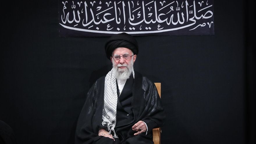 El líder supremo de Irán aparece por primera vez en público desde la guerra con Israel
