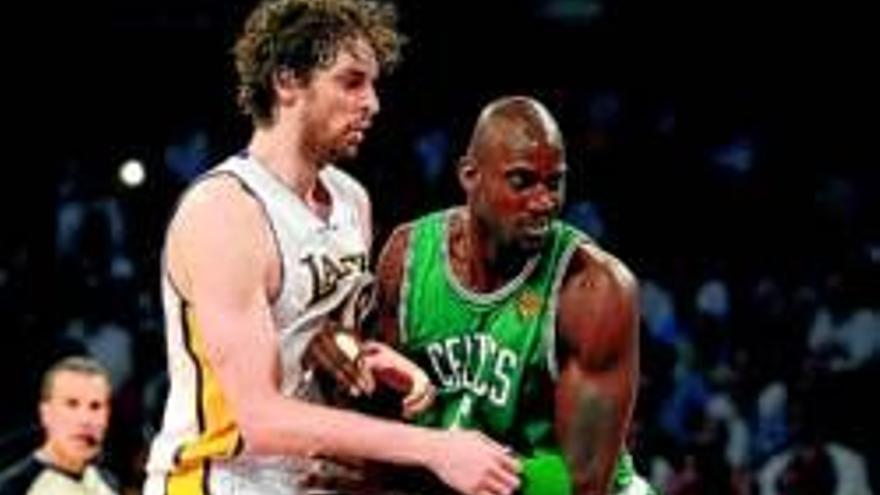 Los Celtics sorprenden a los Lakers pese al gran encuentro de Pau Gasol (25 puntos y 8 rebotes)