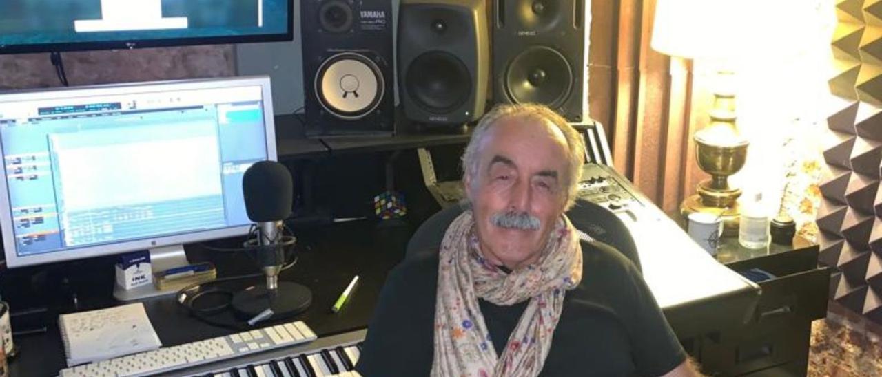 Manuel Pacho, en uno de sus estudios musicales de trabajo