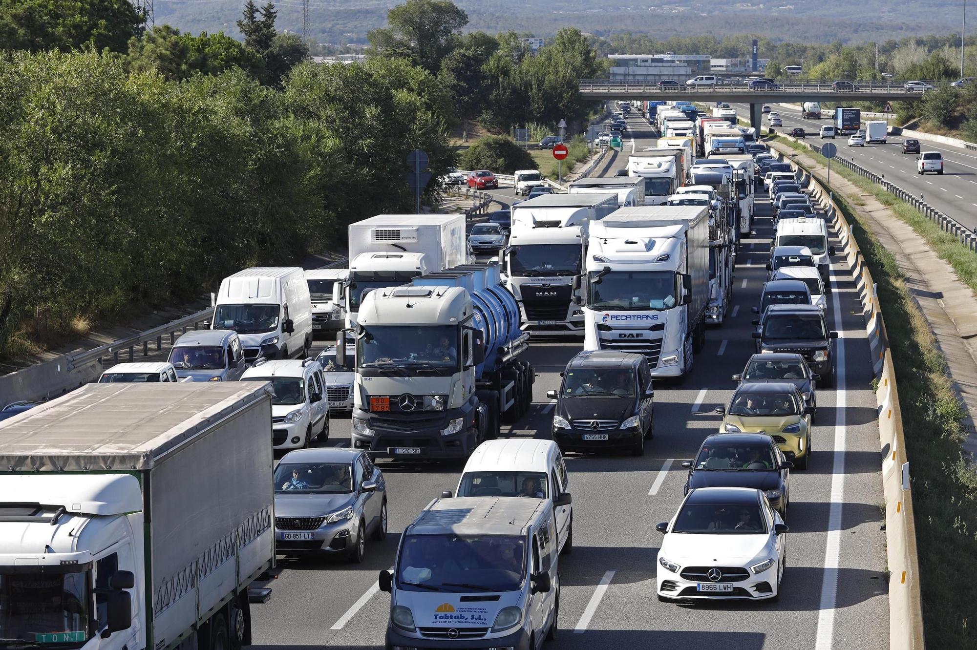 L'accident ha provocat cues quilòmetriques a l'AP-7