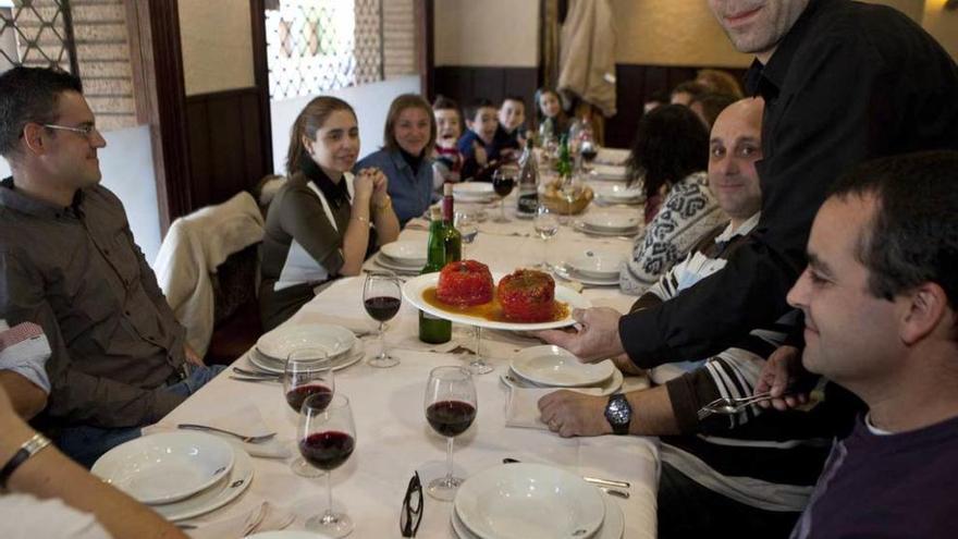 Blimea celebra el 40.º aniversario de los Pimientos Rellenos este puente