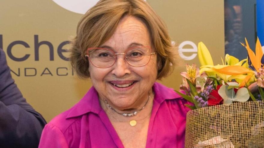 Elche Acoge recupera su galardón solidario con el reconocimiento a Rita María Coves