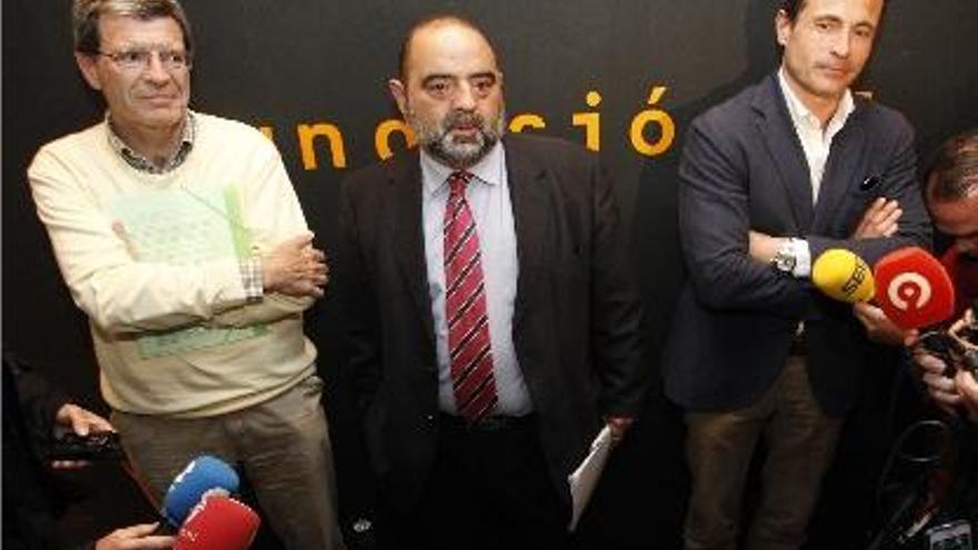 Aurelio Martínez, Francisco Blasco y Amadeo Salvo, tras la última reunión del patronato.