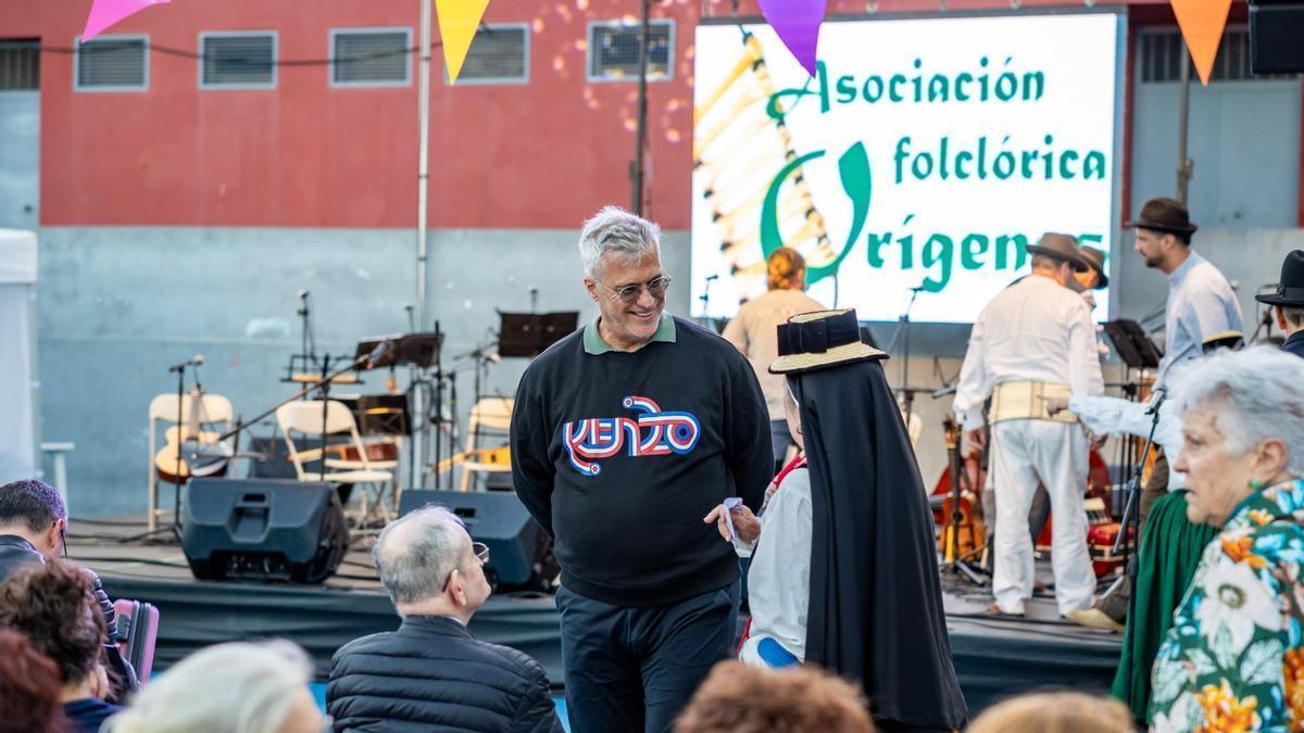 El concejal de Cultura de Santa Cruz durante un acto cultural organizado por el Ayuntamiento.