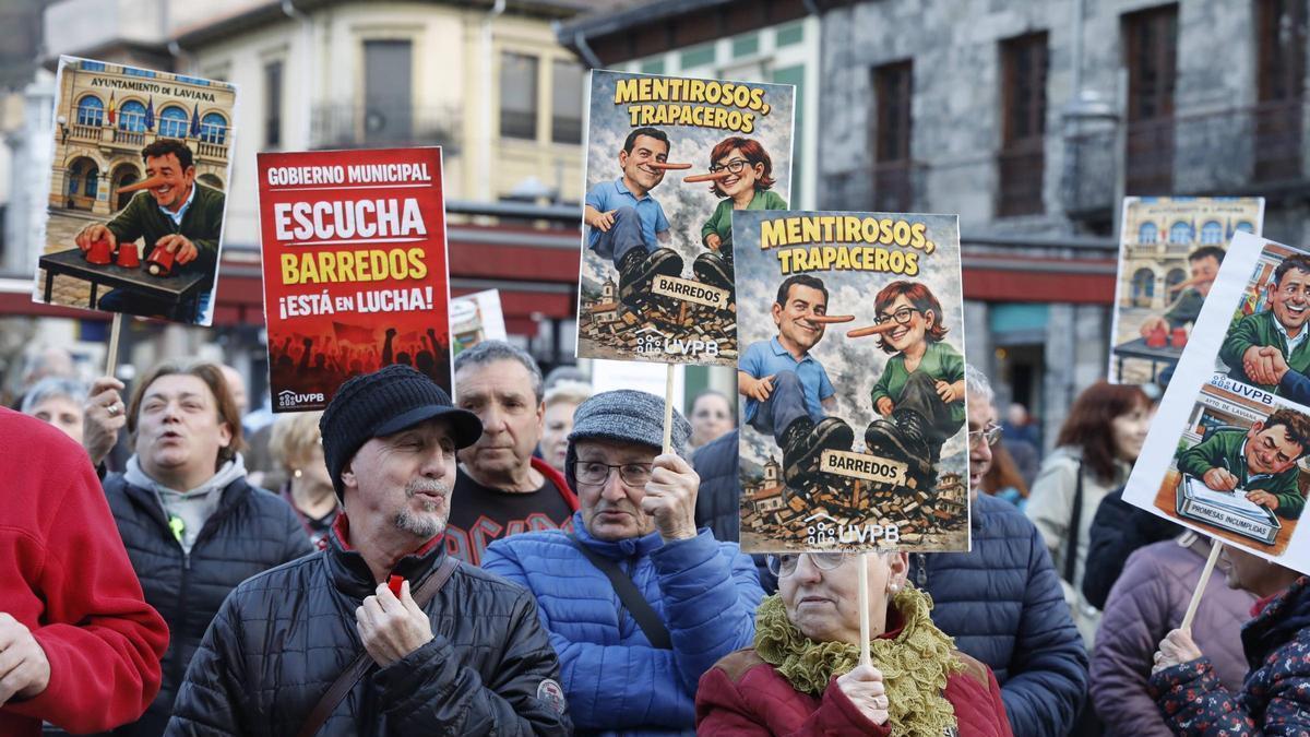 Los vecinos de Barredos denuncian en Laviana el abandono que sufre la localidad: "Exigimos soluciones ya"