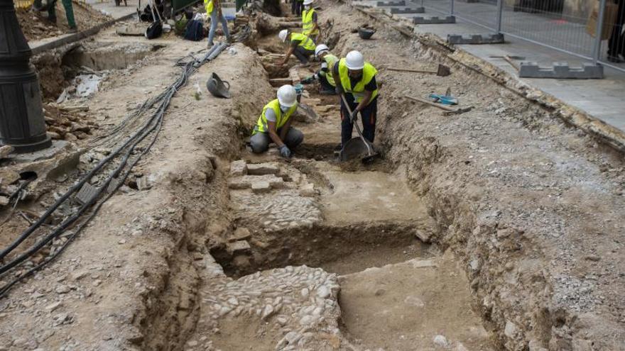 Hallazgos arqueológicos durante las obras en la plaza de la Reina | GERMAN CABALLERO