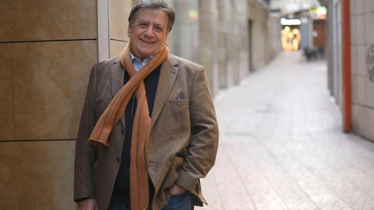 El escritor Luis Landero, esta semana, en las calles de Zaragoza.