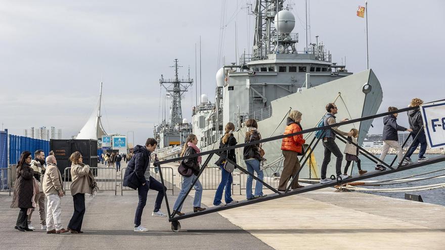 Jornada de puertas abiertas a bordo de las fragatas "Santa María", "Numancia" y "Navarra"