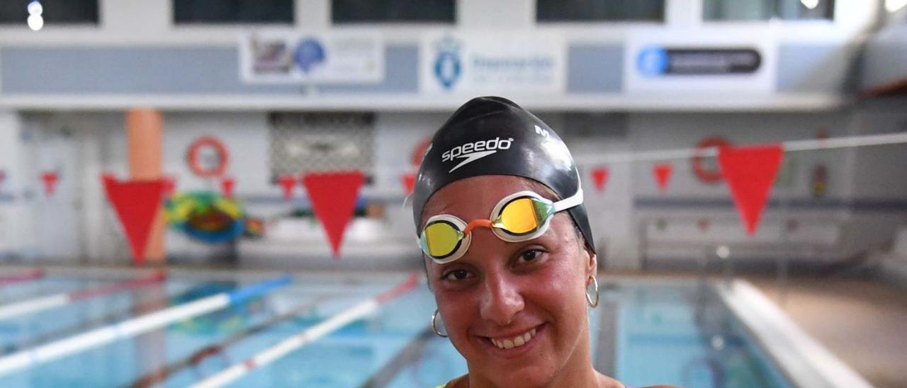 María de Valdés, en la piscina del centro Liceo La Paz. |  // VÍCTOR ECHAVE