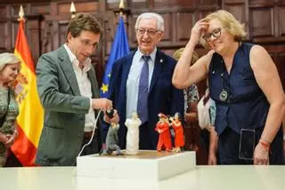 Valga «ficha» al alcalde de Madrid como embajador de su Belén Artesanal en Movimiento