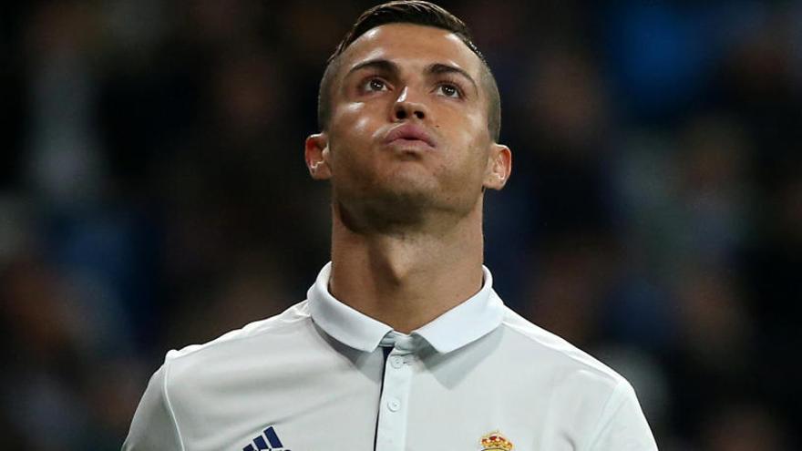 Cristiano Ronaldo resopla durante el Madrid-Dortmund del miércoles en el Bernabéu.