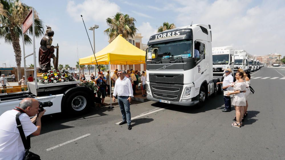 Procesión de camiones de la federación valenciana de empresarios de transporte