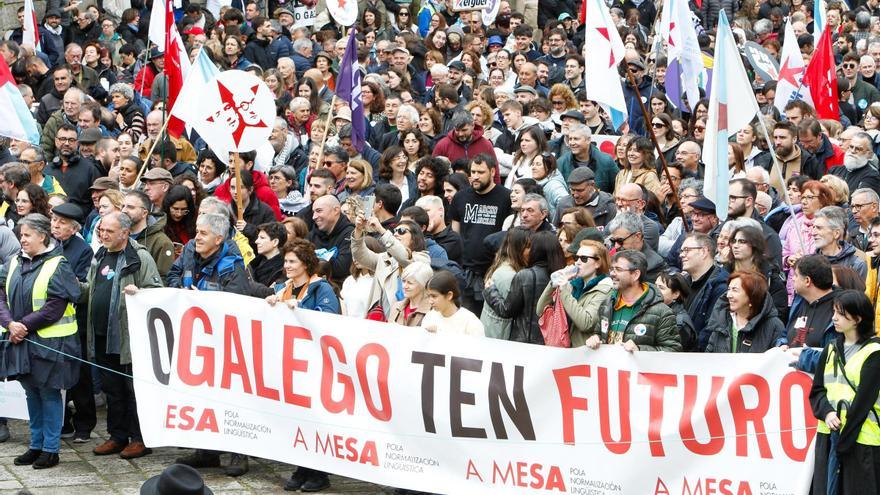 A manifestación do Día das Letras Galegas clama contra a situación de &quot;emerxencia&quot; da lingua