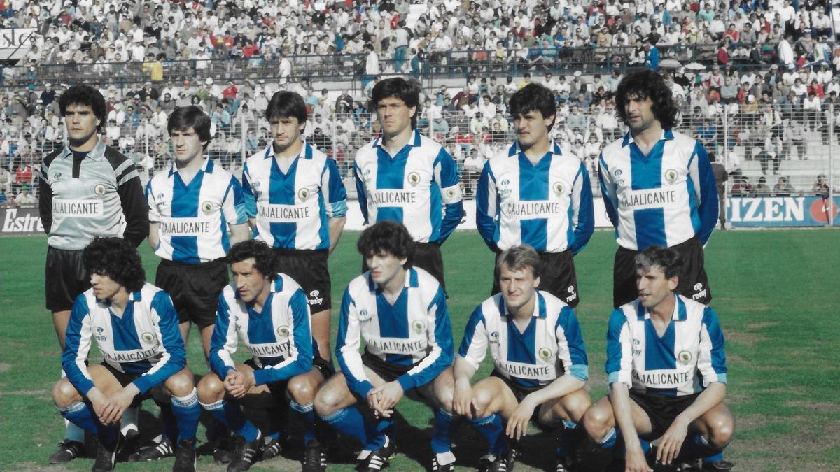 31/03/85, Hércules 2-1 Valladolid. De pie y de izda. a dcha., Espinosa, Bakero, Fabregat, Cartagena, Reces y Kempes; Agachados, en el mismo orden: Sanabria, Abel, Parra, Rastrojo y Latorre.