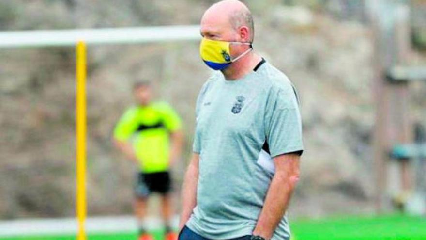 Pepe Mel, entrenador de la UD Las Palmas, durante uno de los entrenamientos del equipo en la pretemporada.