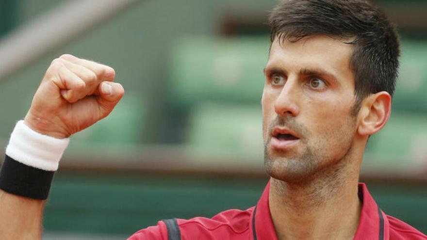 Djokovic celebra su pase a cuartos de final ante Bautista