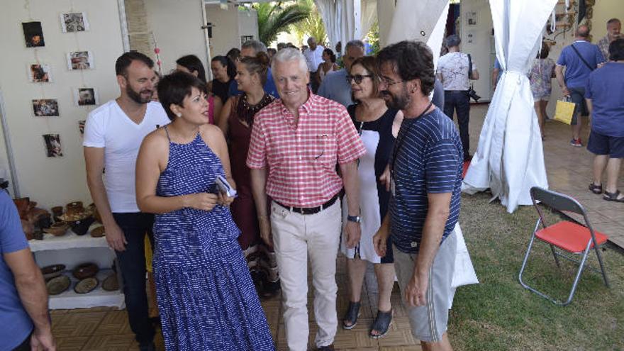 Minerva Alonso en la apertura de la X Feria de Artesanía Faro de Maspalomas ayer.