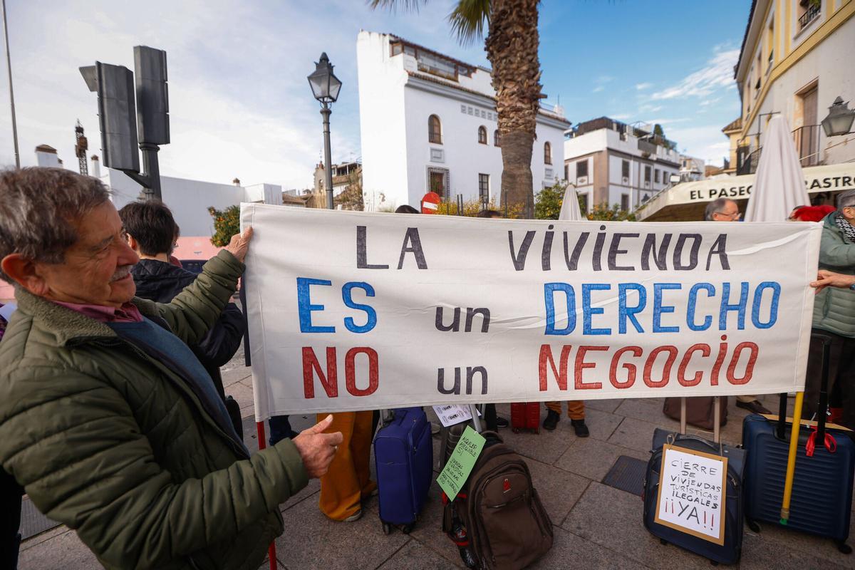 Pancartas contra el problema de la vivienda en el casco.