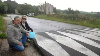Recogen firmas contra los pasos elevados en la carretera de Prado a O Corpiño