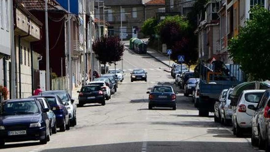 Una vista de la calle Ramón Bares, en Bueu, ayer. // Gonzalo Núñez