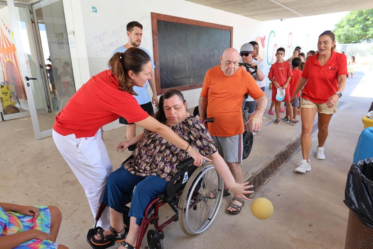 Aquí están todas las fotos de la convivencia entre niños y usuarios del centro de día de Can Raspalls