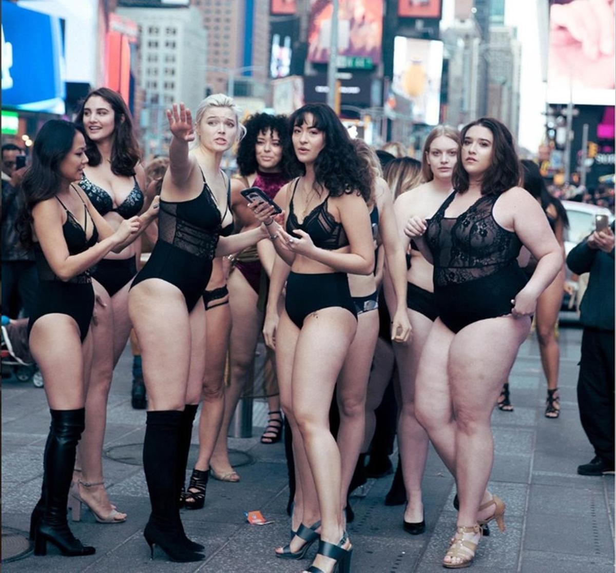 zentauroepp41213209 gente modelos  curvy  en lencer a paralizan times square en 171206175916