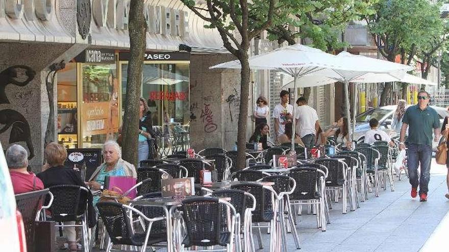 Terraza instalada en una de las calles céntricas. // Iñaki Osorio