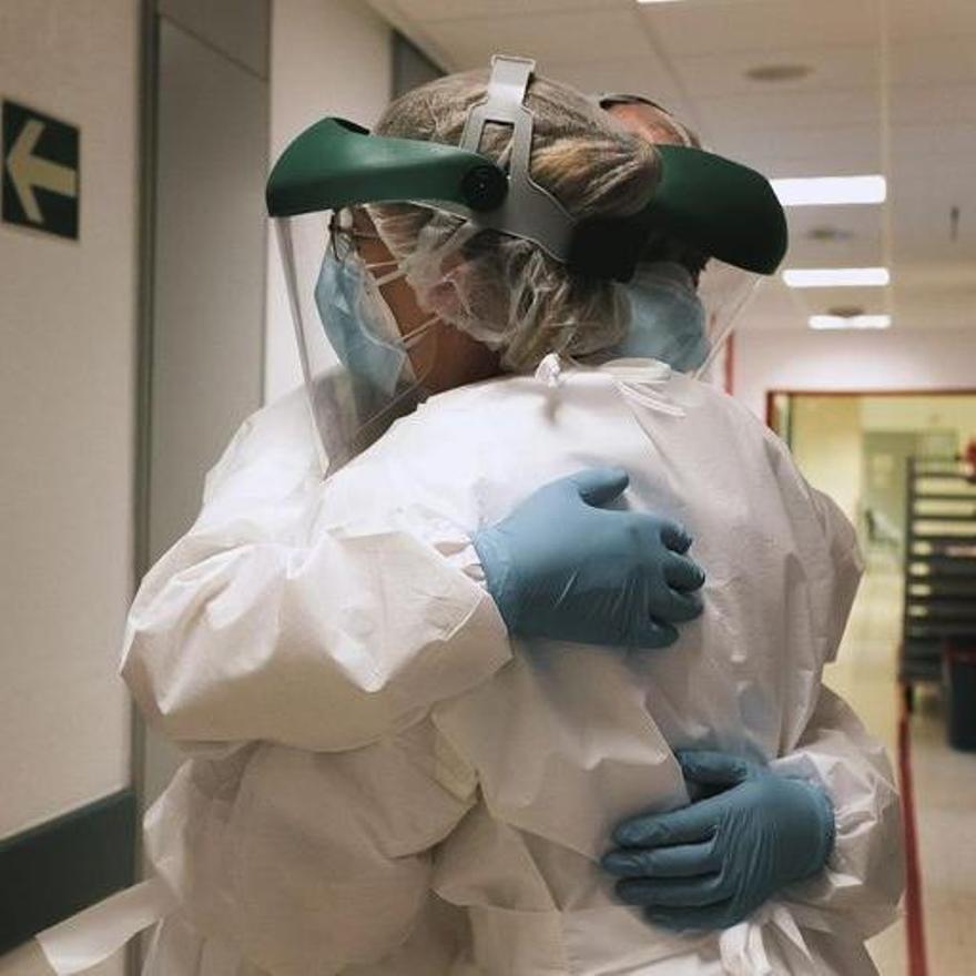 La foto de un enfermero del Hospital de Elda que TVE utilizó en su programa para el resumen de fin de año.