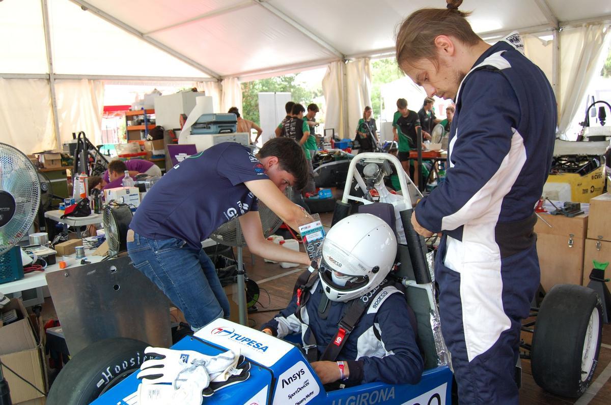 Les imatges dels preparatius del UdG Racing Team