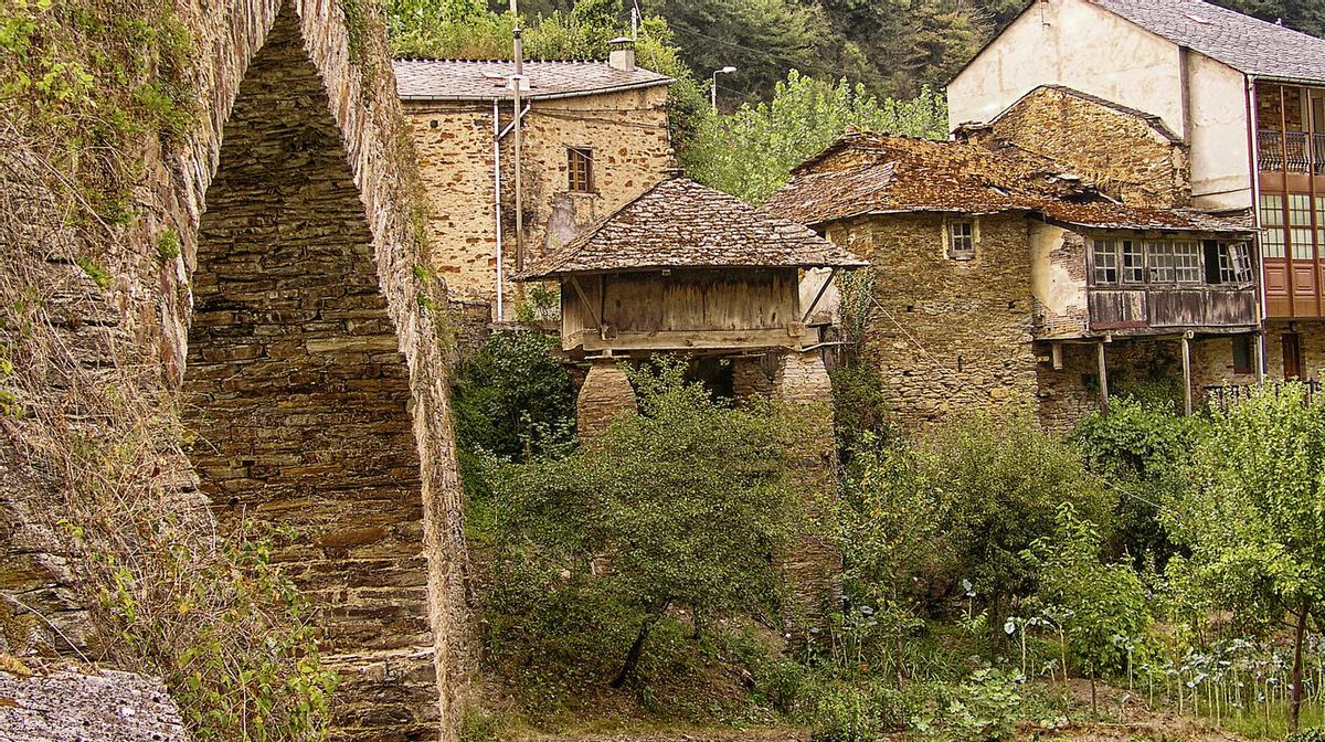 Escenas de la Galicia rural, Puente Medieval, Villa Medieval de Navia de Suarna, Parque Natural de Los Ancares, Lugo
