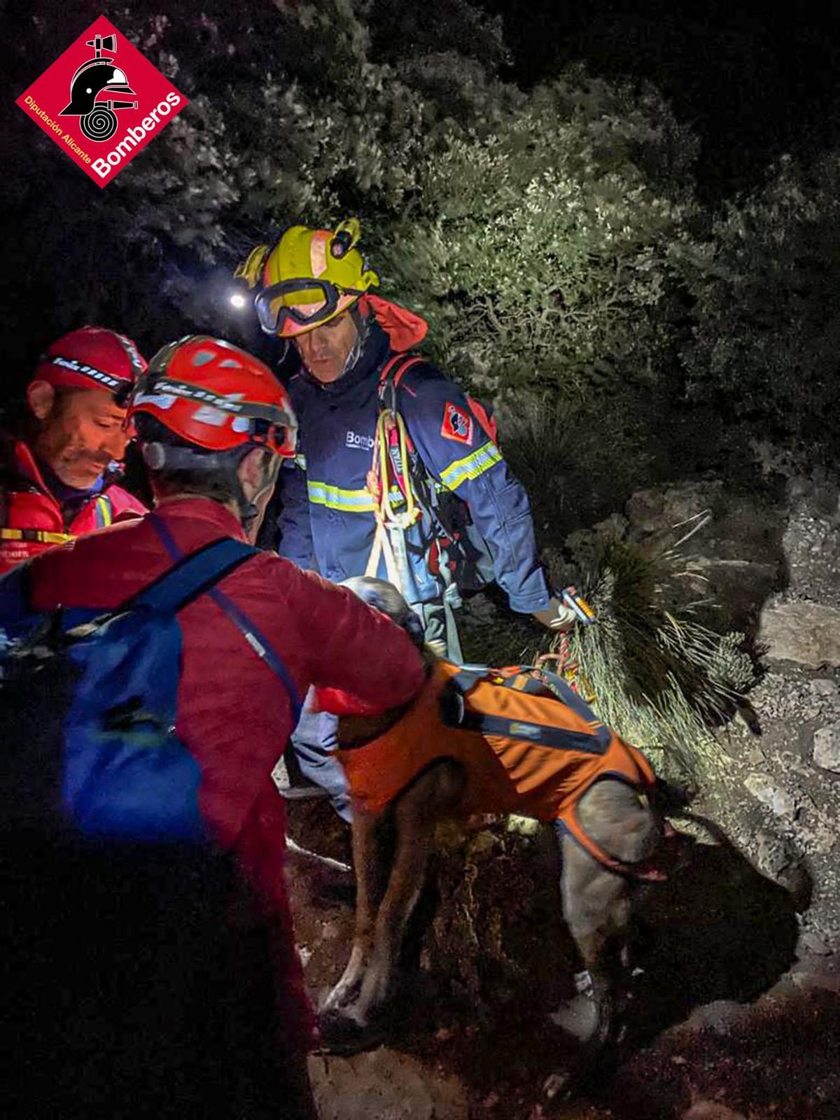 Equipo de Rescate en un momento de la búsqueda de la mujer en el Puig Campana